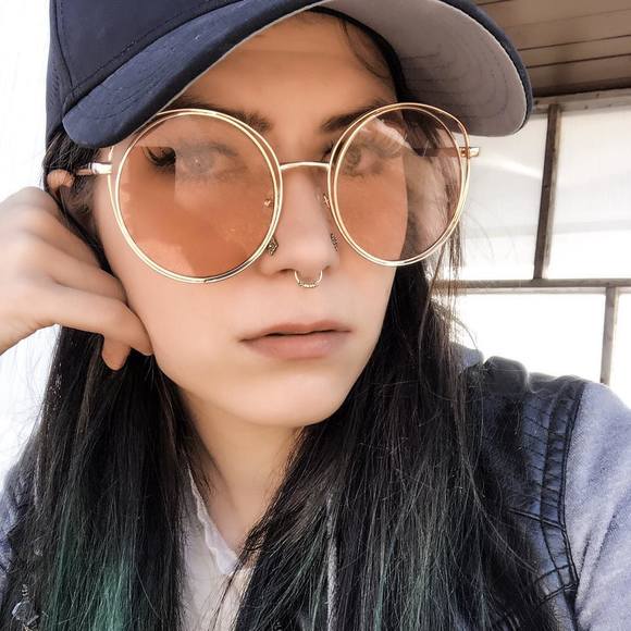 Meet your Posher, Cassy - Picture 1 of 1